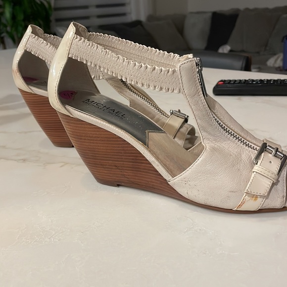 MICHAEL KORS SEXY LEATHER CREAM WEDGE - Picture 4 of 7